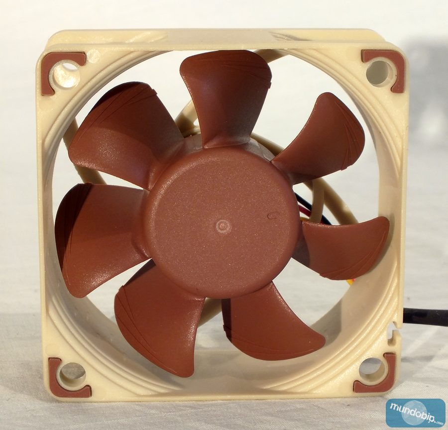 Frontal Noctua NF-A6x10 FLX