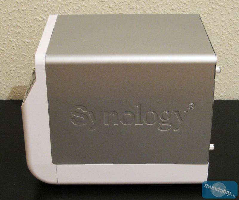 Lateral Synology DiskStation DS410j