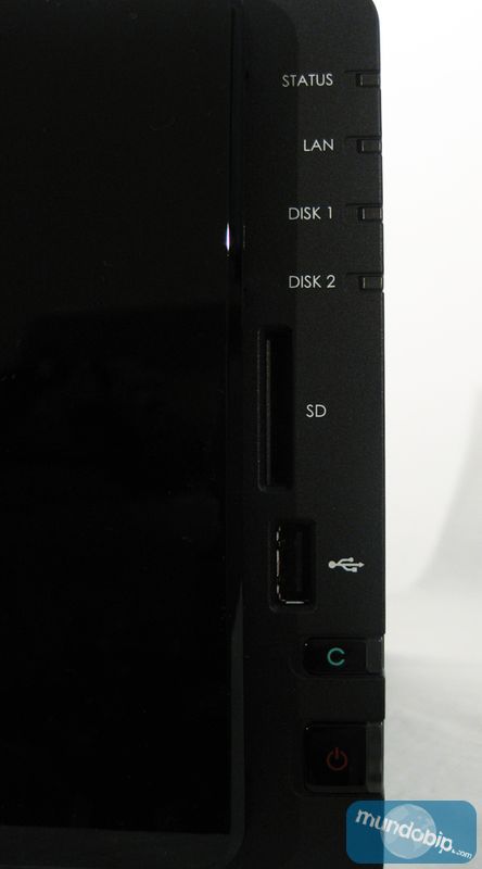 Lateral frontal Synology DiskStation DS211+