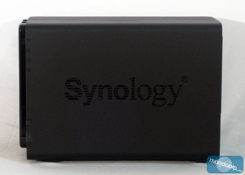 Lateral Synology DiskStation DS211+