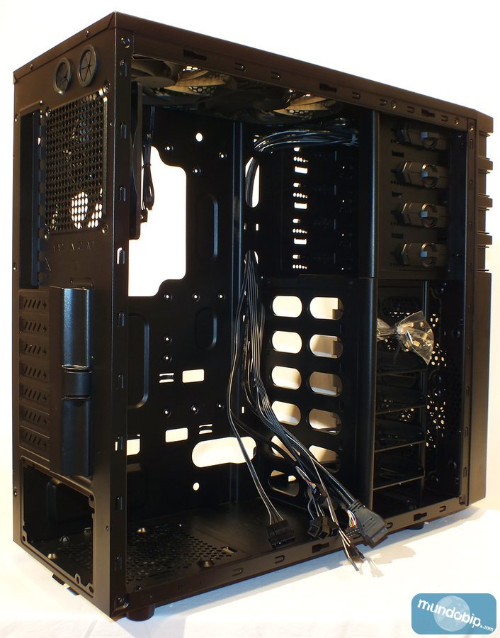 Ángulo interior Antec GX700