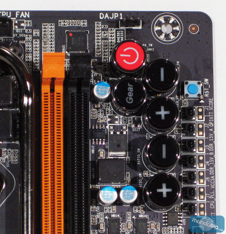 Botones overclockings y puntos de medicin Gigabyte GA-X79-UD7