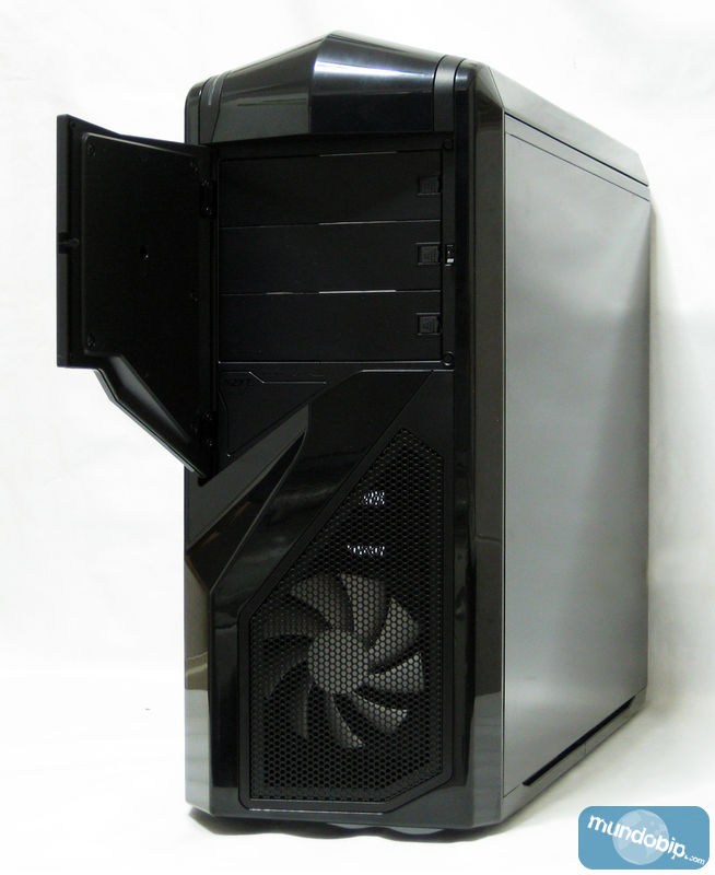 Frontal ngulo NZXT Phanom 410