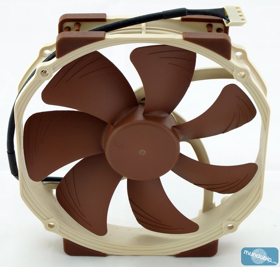 Frontal Noctua NF-A15-PWM