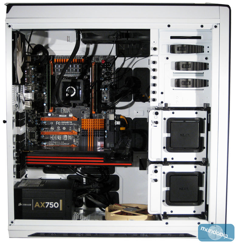 Gigabyte GA-X79-UD7 instalada en NZXT Switch 810
