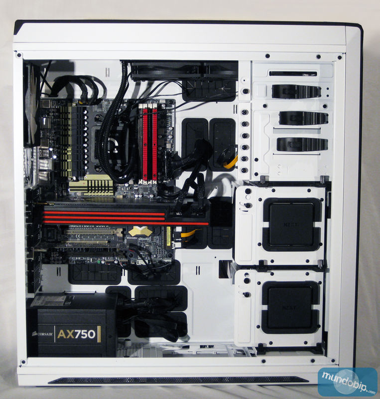 Interior montado NZXT Switch 810