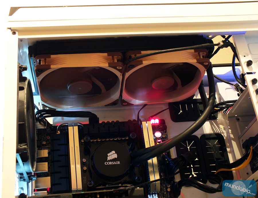 Interior Noctua NF A14 FLX con Corsair H110 ZOOM