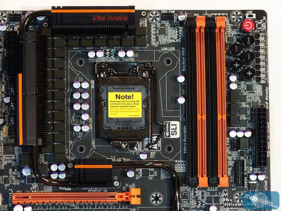 Parte superior Gigabyte GA-Z77X-UP7