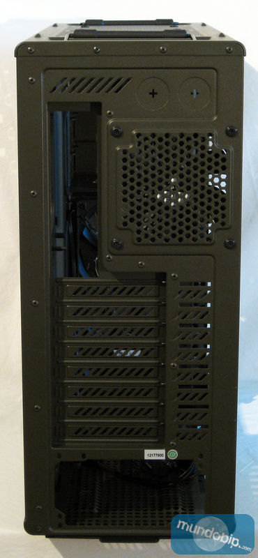 Parte posterior Corsair Vengeance C70