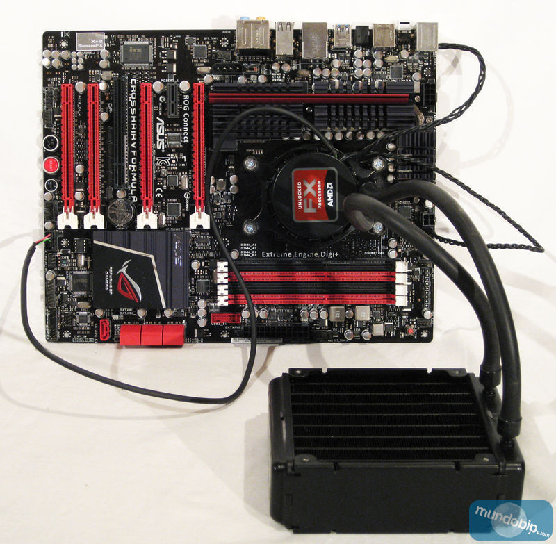 Base refrigeracin lquida instalada AMD FX-8150