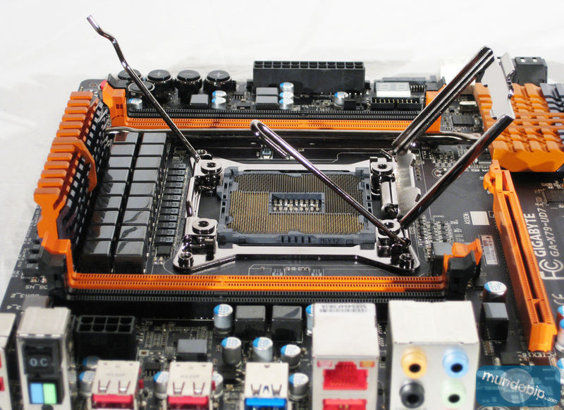 Socket Gigabyte GA-X79-UD7
