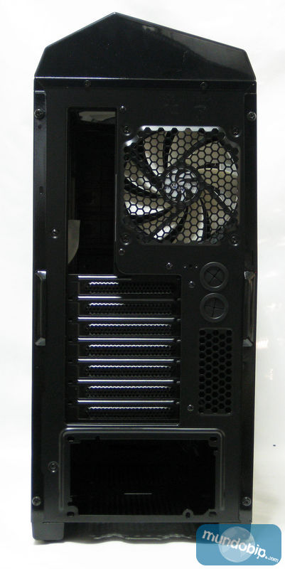 Parte trasera NZXT Phanom 410