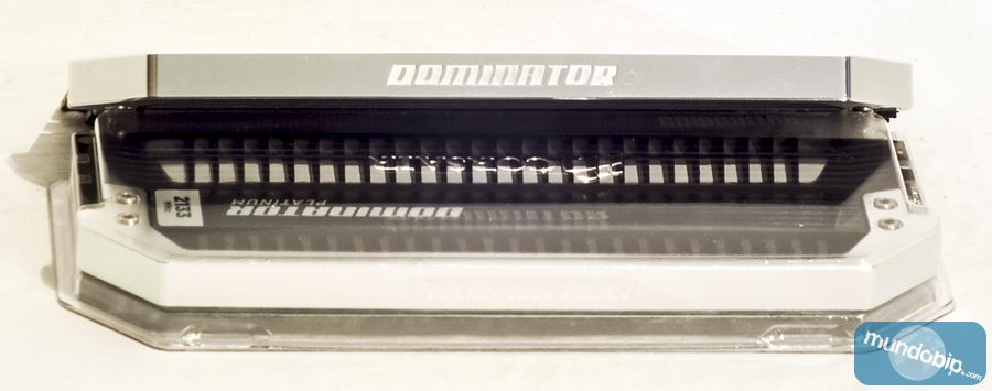 Vista superior disipador Corsair Dominator Platinum 2133 CL9 CMD16GX3M4A2133C9