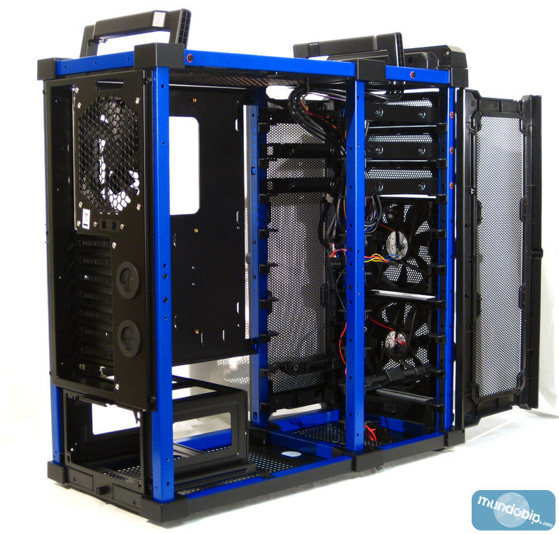 Antec LanBoy Air abierta, vista desde ngulo