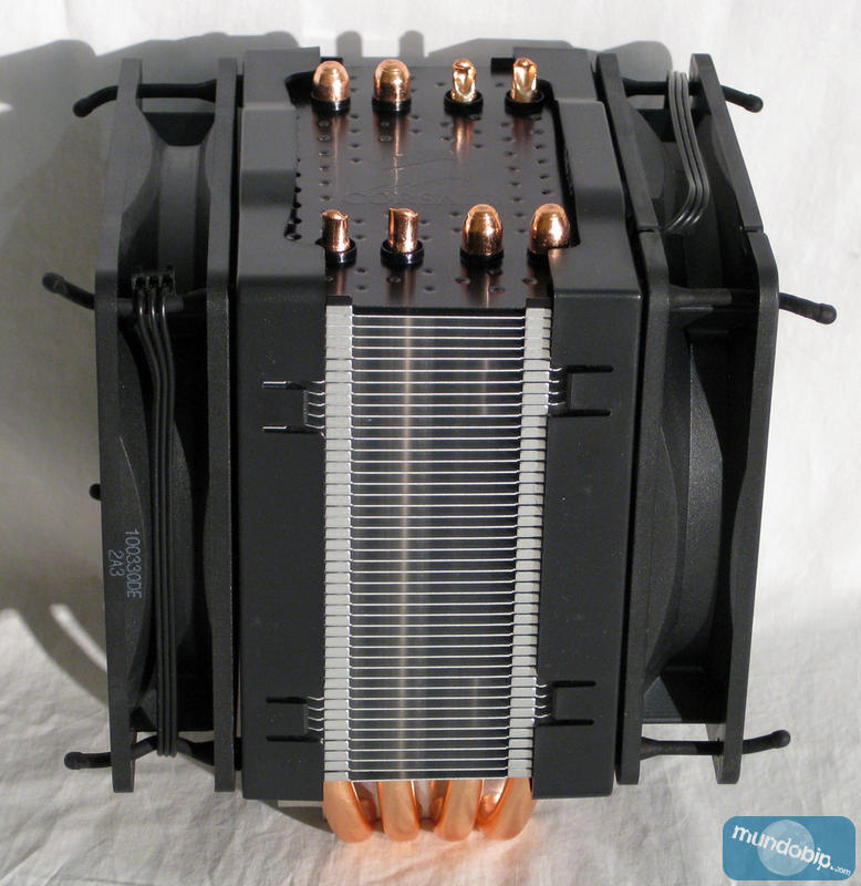 Corsair A70 con ventilador vista lateral