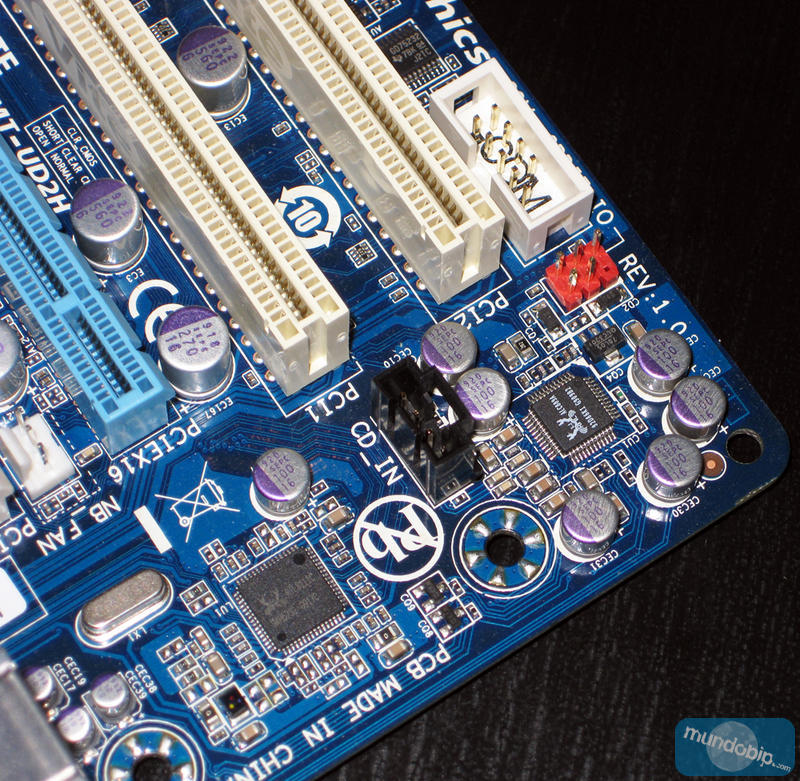 Condensadores  Gigabyte GA-MA785GMT-UD2H