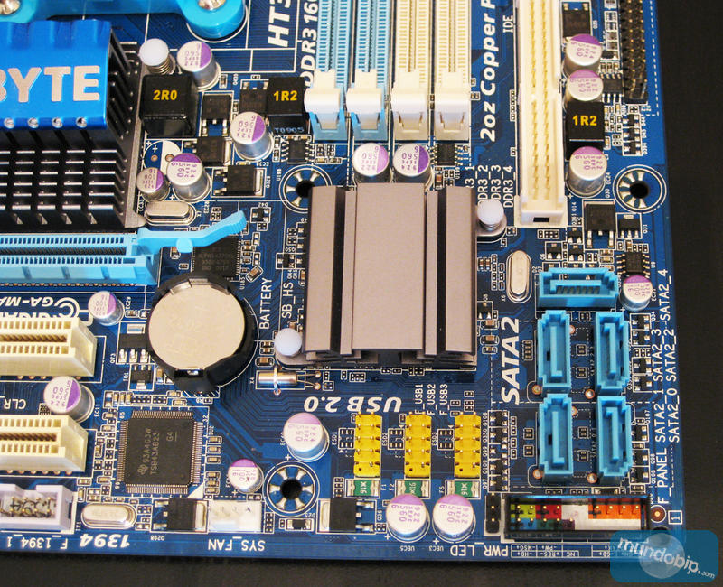 Conectores Internos Gigabyte GA-MA785GMT-UD2H