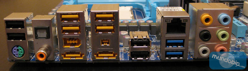Conectores traseros Gigabyte 870A UD3