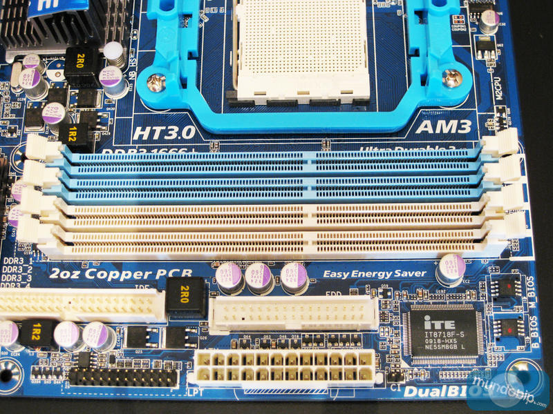 DIMMS Gigabyte GA-MA785GMT-UD2H
