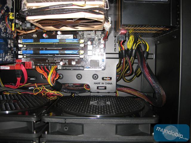 Distribucin de cables de la fuente de alimentacin en la Raven RV02