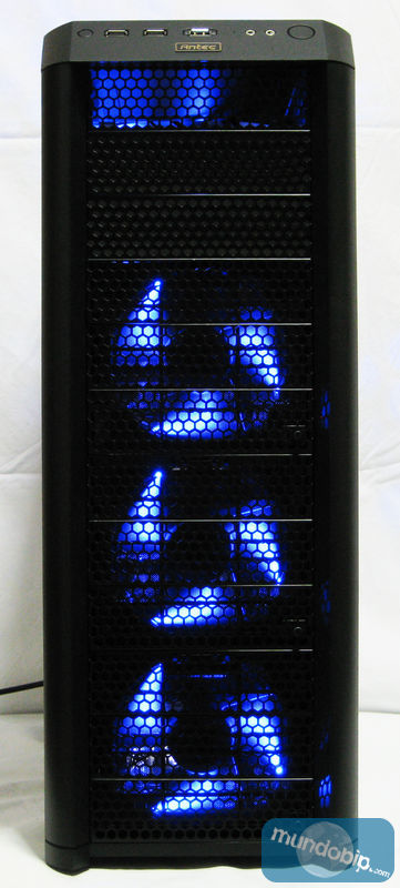 Frontal encendido Antec Twelve Hundred V3