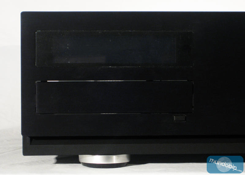 Frontal detalle LCD Antec Fusion Remote Black