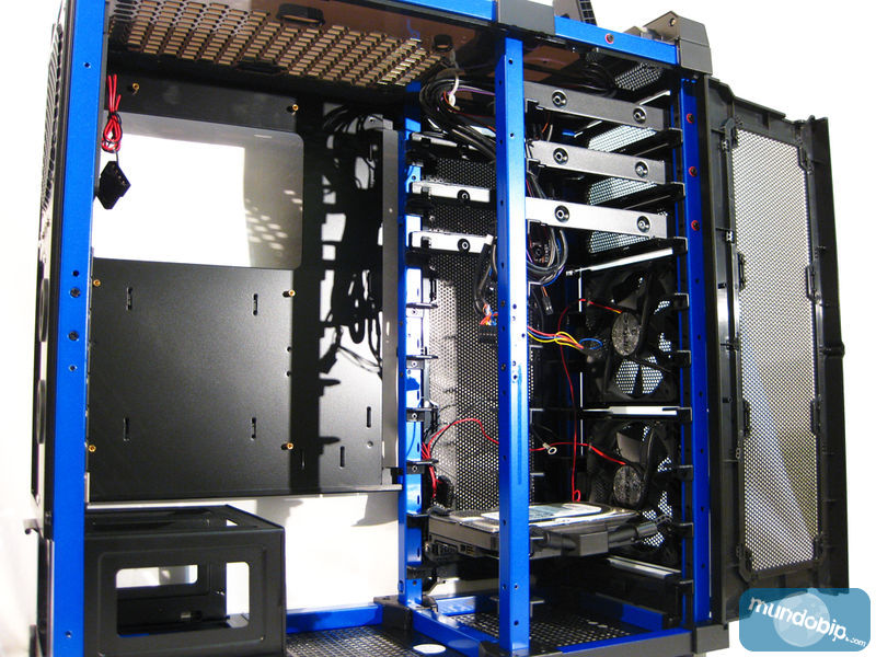 Lateral abierto perspectiva Antec LanBoy Air