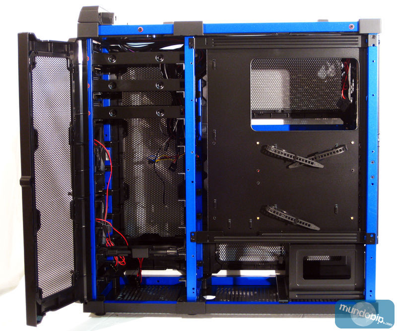 Lateral trasero abierto Antec LanBoy Air