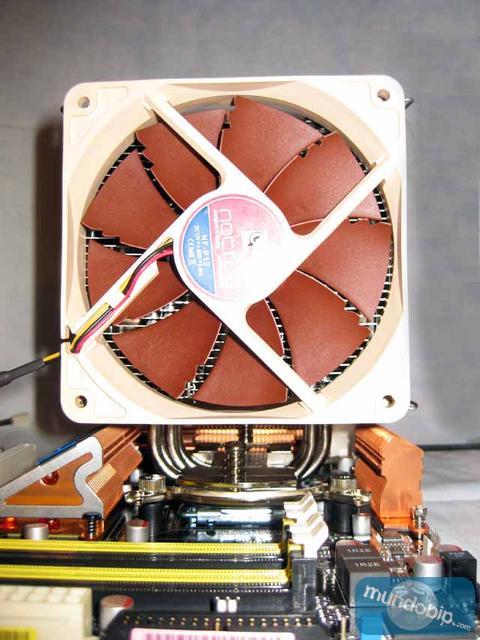 Instalacion Noctua NH-U12P SE2 vista frontal