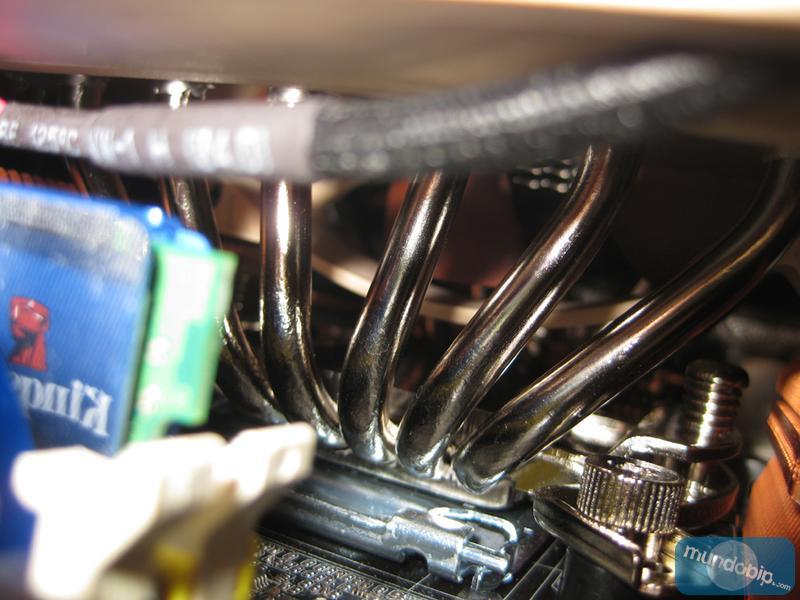 Imagen instalacin cercana del Noctua NH-D14 para socket 775