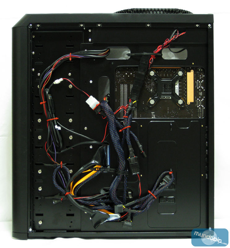 Organizacin de cables Antec Twelve Hundred V3
