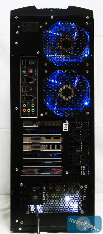 Parte trasera encendida Antec Twelve Hundred V3