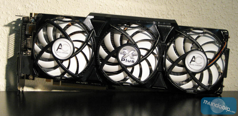 HD5870 vertical con Arctic Cooling Accelero Xtreme Plus
