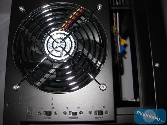 Ventilador superior y switches reguladores Raven RV02